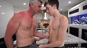 เย็ดลูกชาย เย็ดตูดเกย์ อมควยเกย์